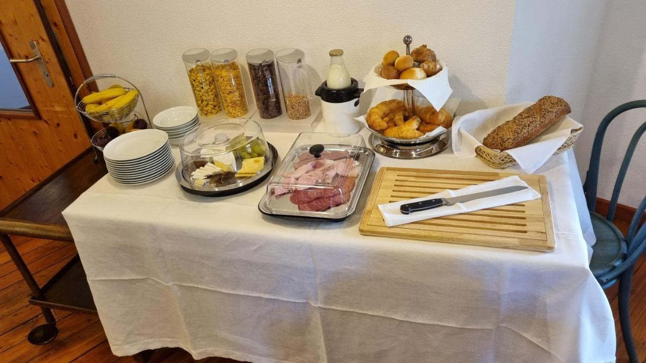 萨梅丹Weisses Kreuz - Crusch Alva住宿加早餐旅馆 外观 照片